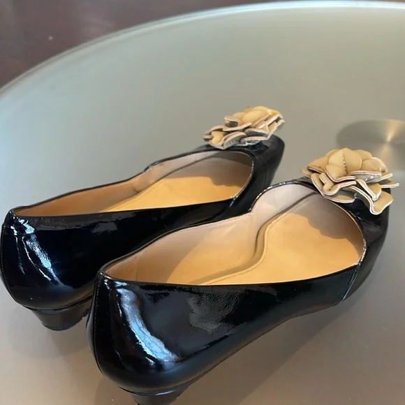 VIA SPIGA | Black Patent Leather Peep Toe with Camellia Flower - sz 7 - Picture 7 of 9